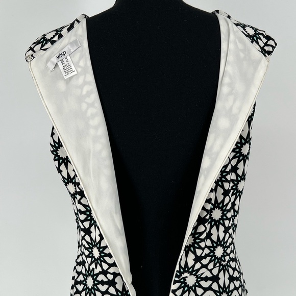 WISP GEOMETRIC KEYHOLE BODICE WHITE DRESS BLACK‎ DESIGN WITH BLUE ACCENT. - Picture 5 of 10